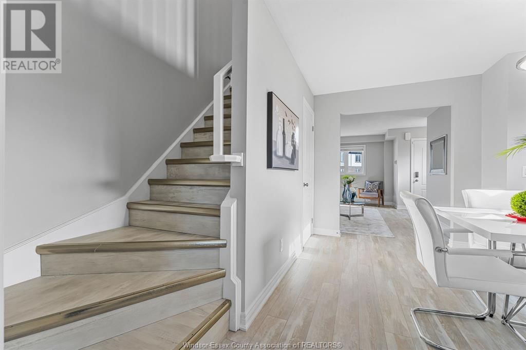 74 - 7768 ASCOT CIRCLE Image 16