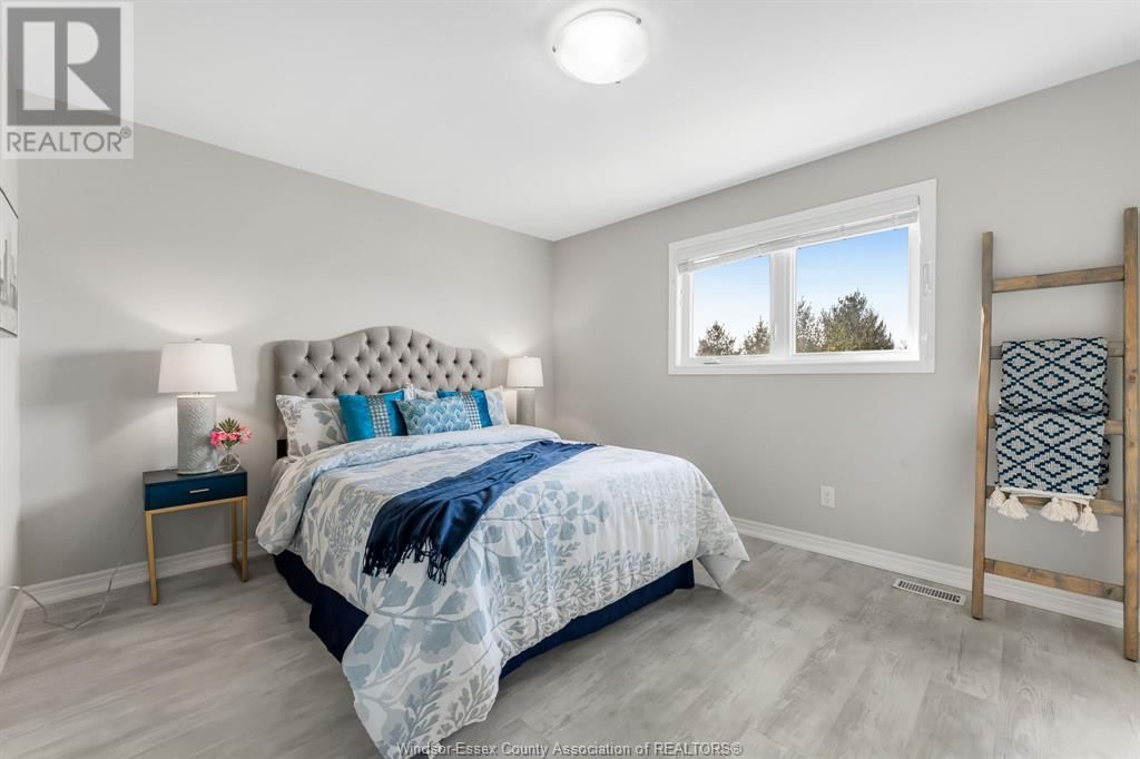 74 - 7768 ASCOT CIRCLE Image 18