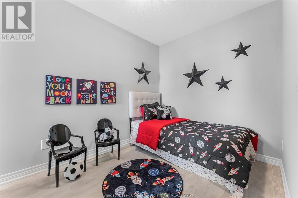 74 - 7768 ASCOT CIRCLE Image 23