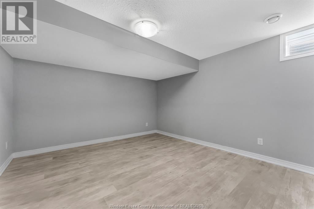 74 - 7768 ASCOT CIRCLE Image 26