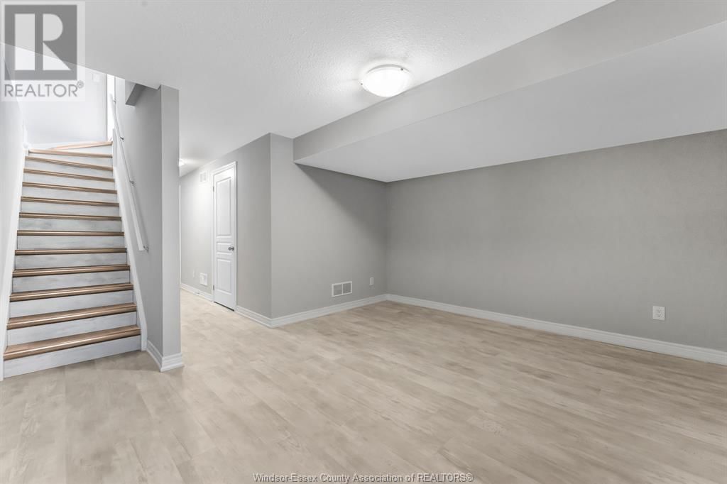 74 - 7768 ASCOT CIRCLE Image 27