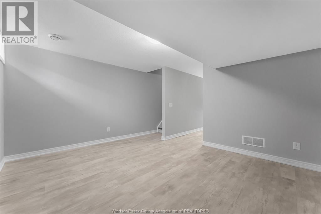74 - 7768 ASCOT CIRCLE Image 28