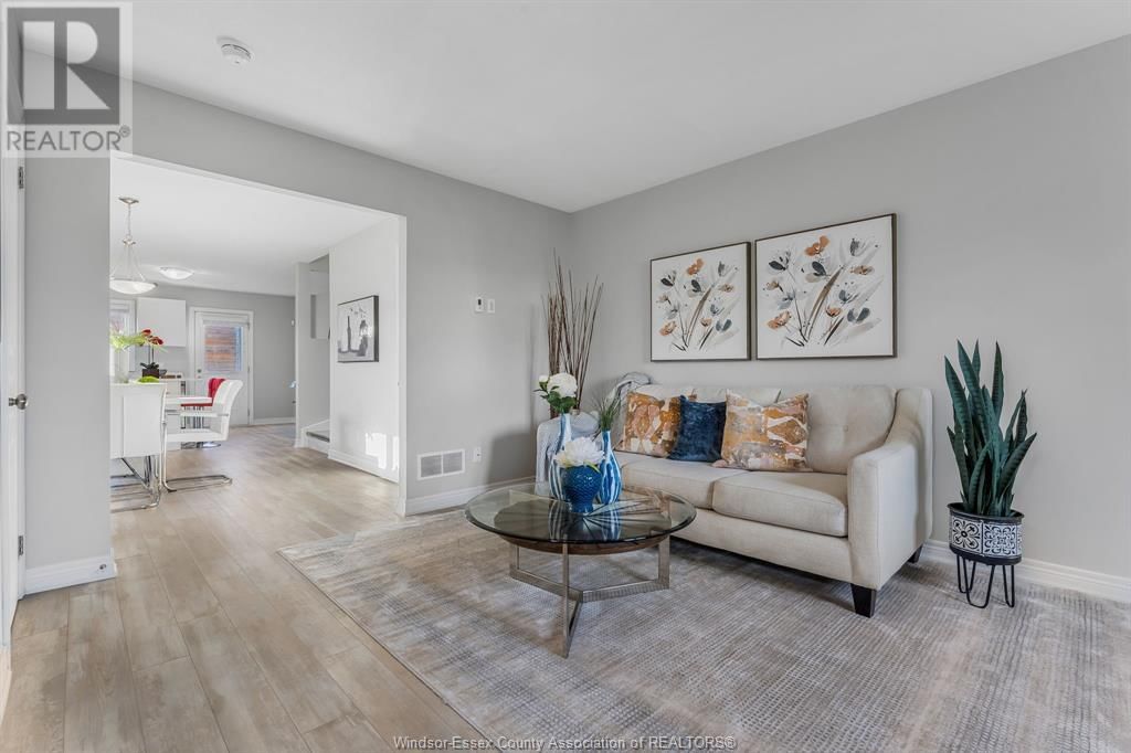 74 - 7768 ASCOT CIRCLE Image 3