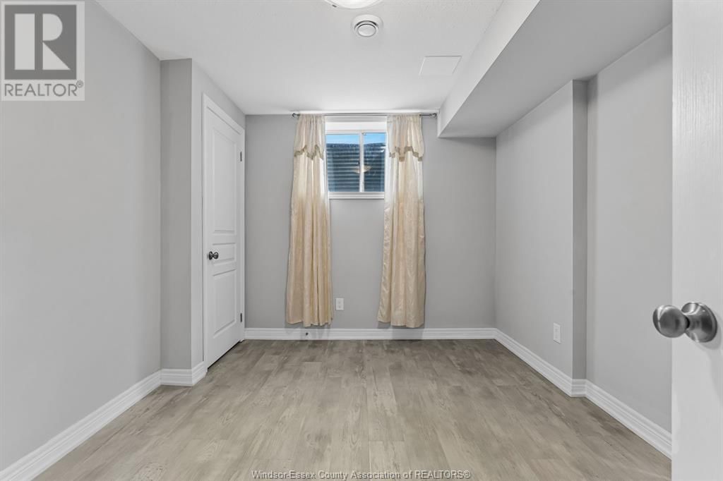 74 - 7768 ASCOT CIRCLE Image 31