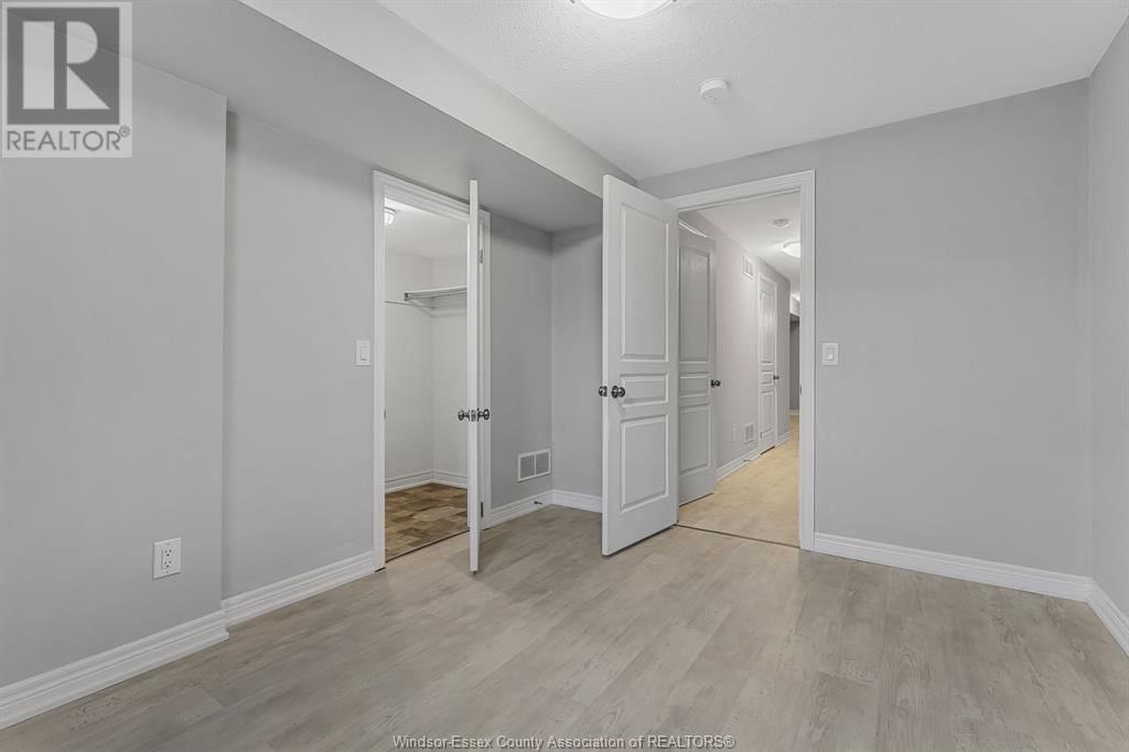 74 - 7768 ASCOT CIRCLE Image 32