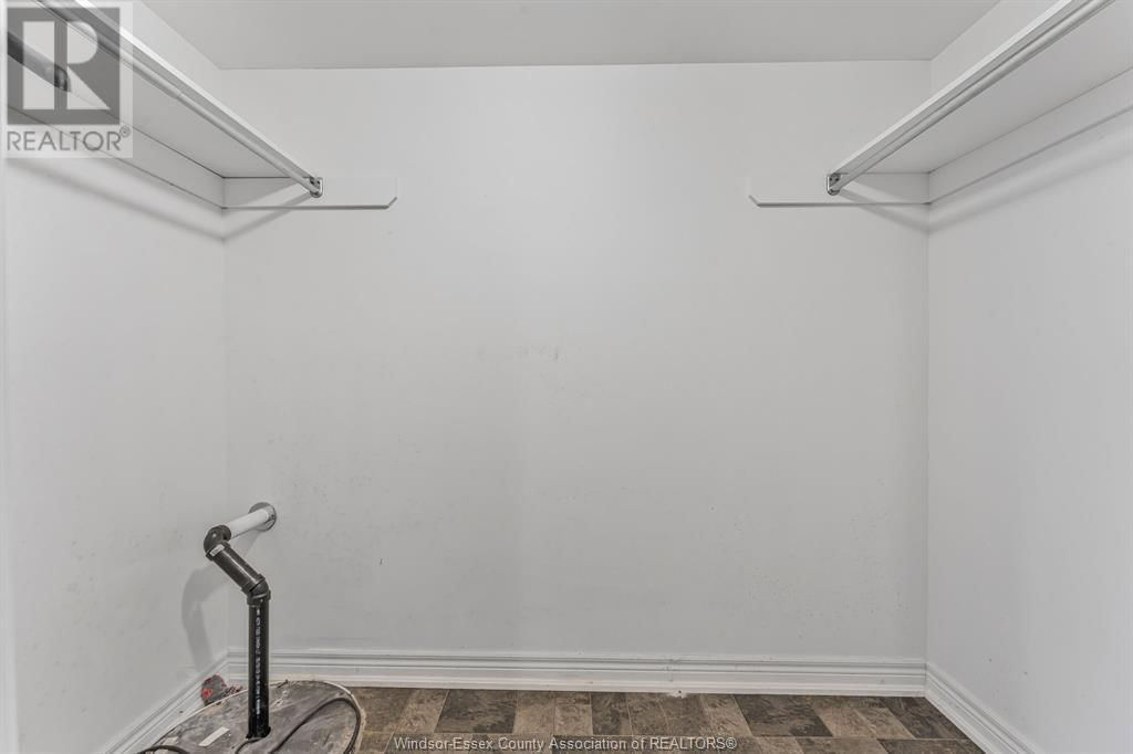 74 - 7768 ASCOT CIRCLE Image 33