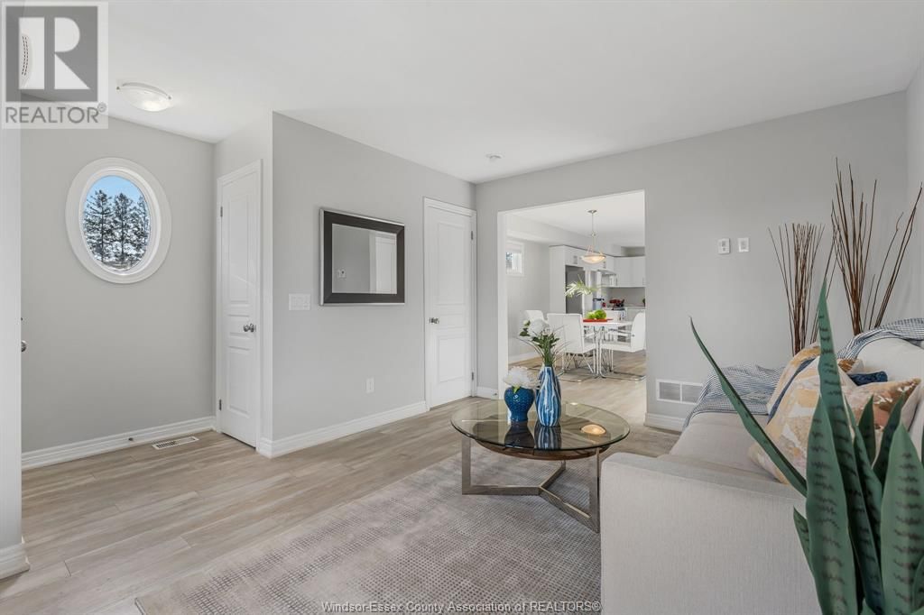 74 - 7768 ASCOT CIRCLE Image 4