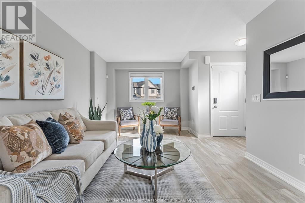 74 - 7768 ASCOT CIRCLE Image 6