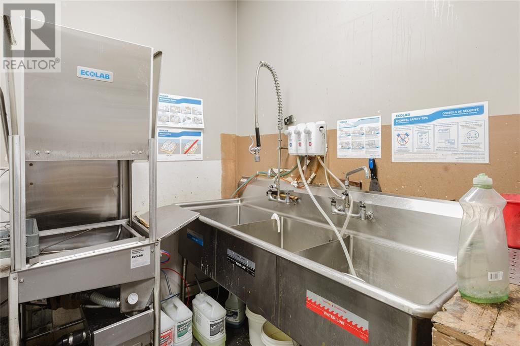 1107 LAMBTON MALL ROAD Image 15