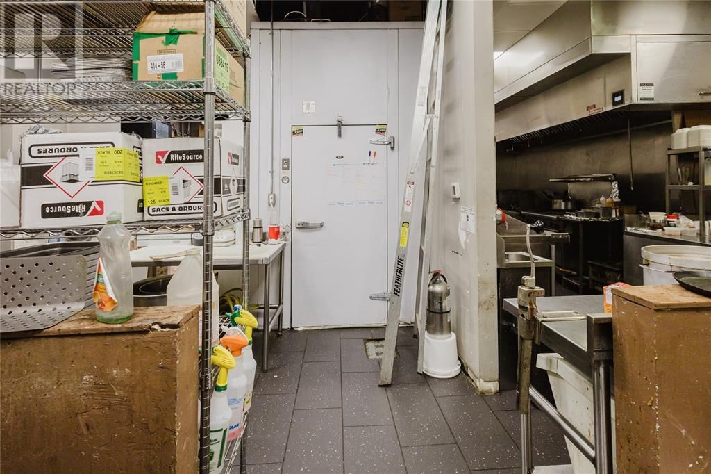 1107 LAMBTON MALL ROAD Image 17