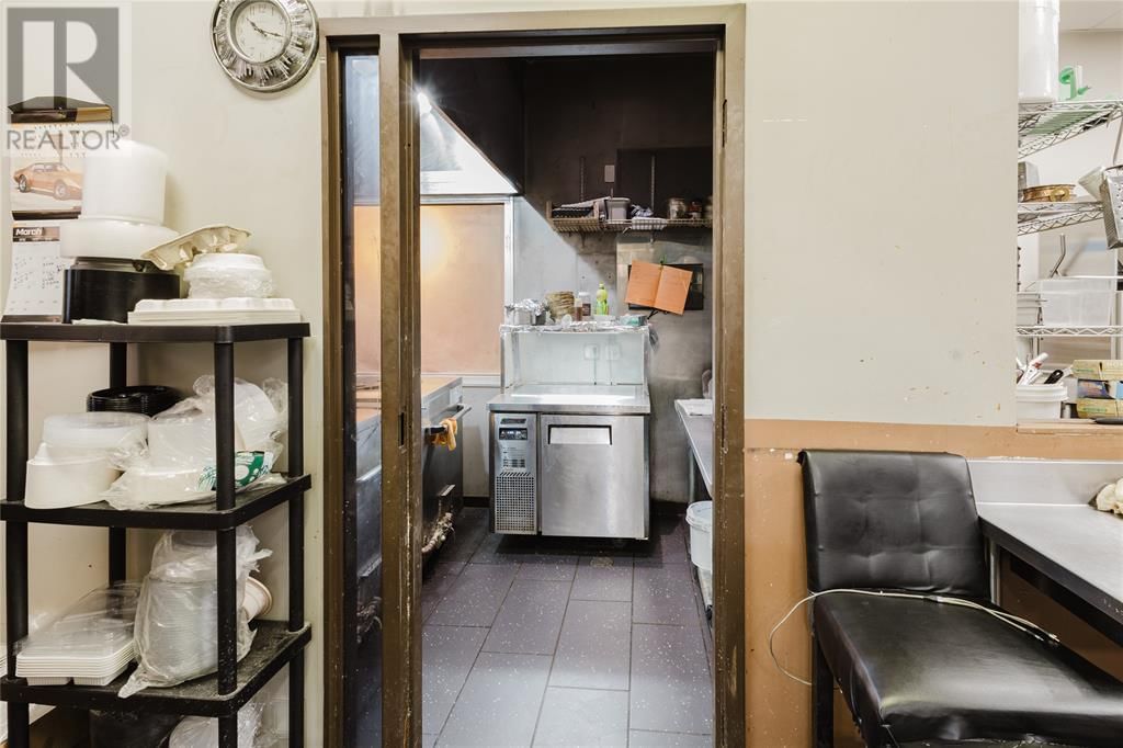 1107 LAMBTON MALL ROAD Image 20