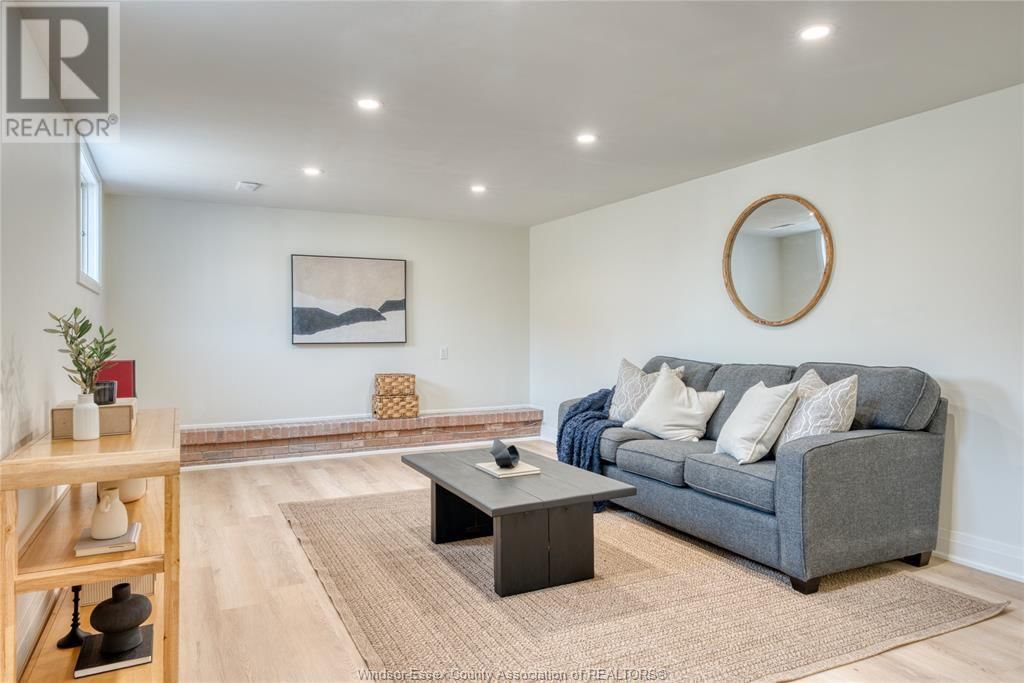 270 CENTENNIAL DRIVE Image 36