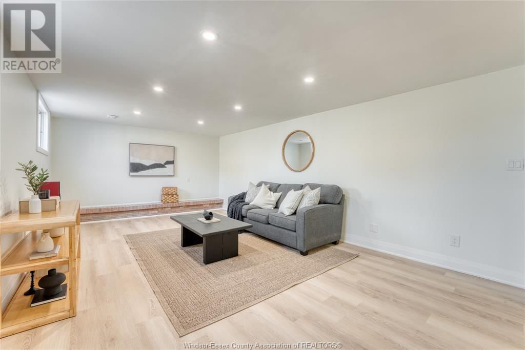 270 CENTENNIAL DRIVE Image 37