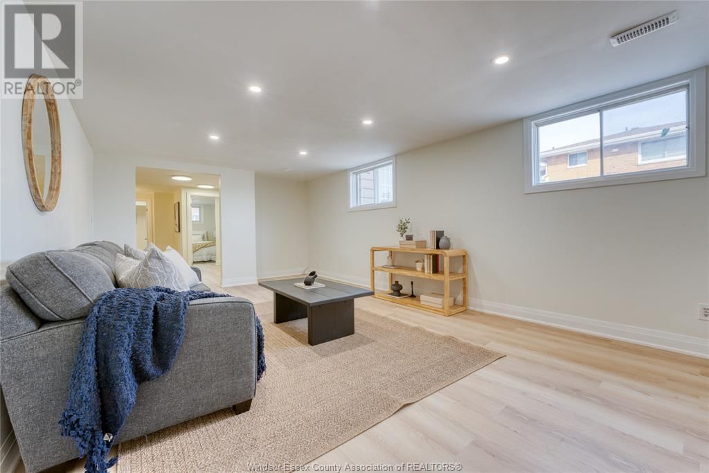 270 CENTENNIAL DRIVE Image 39