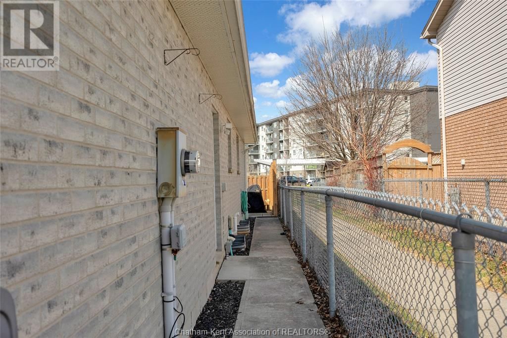 151 BRISTOL DRIVE Image 8