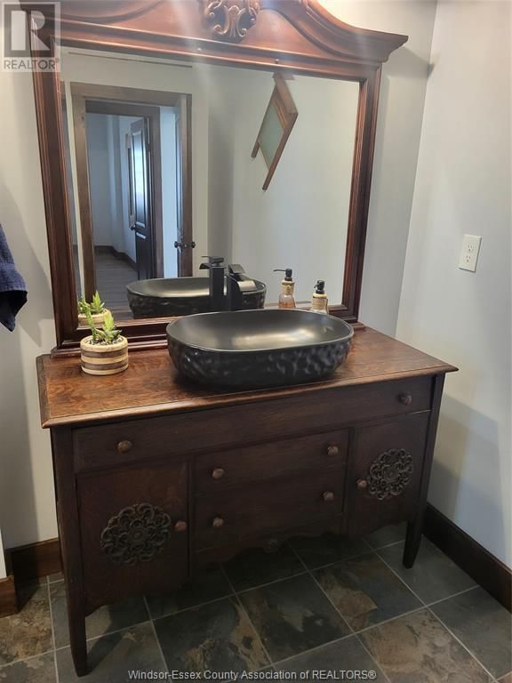 8902 TALBOT TRAIL Image 17