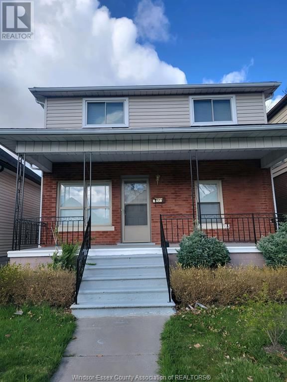 UPPER - 907 GLADSTONE Image 1