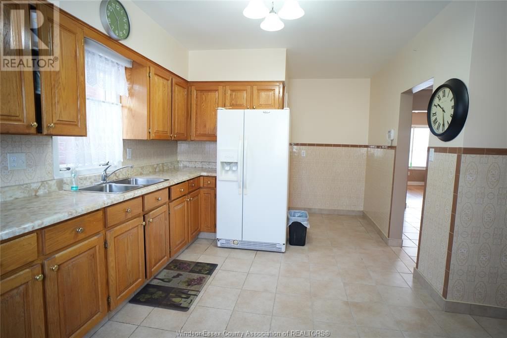 UPPER - 907 GLADSTONE Image 10