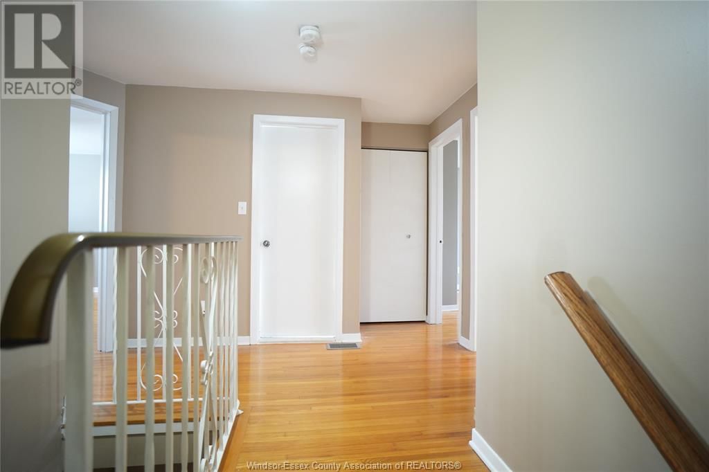 UPPER - 907 GLADSTONE Image 12