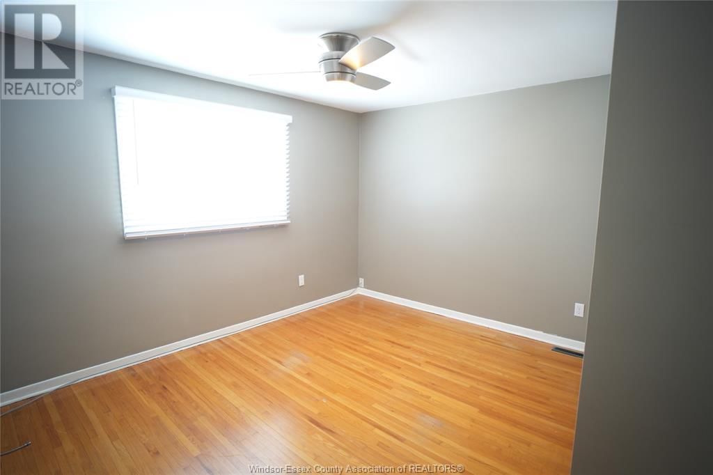 UPPER - 907 GLADSTONE Image 14