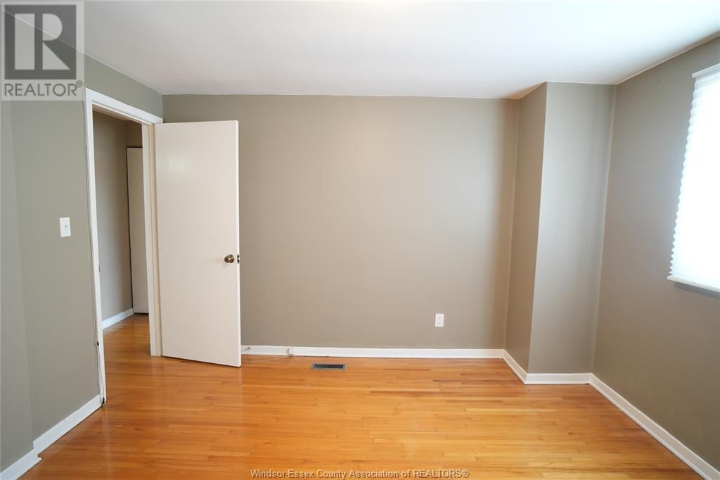 UPPER - 907 GLADSTONE Image 15