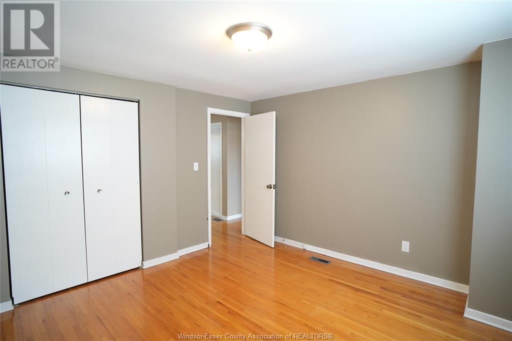 UPPER - 907 GLADSTONE Image 16