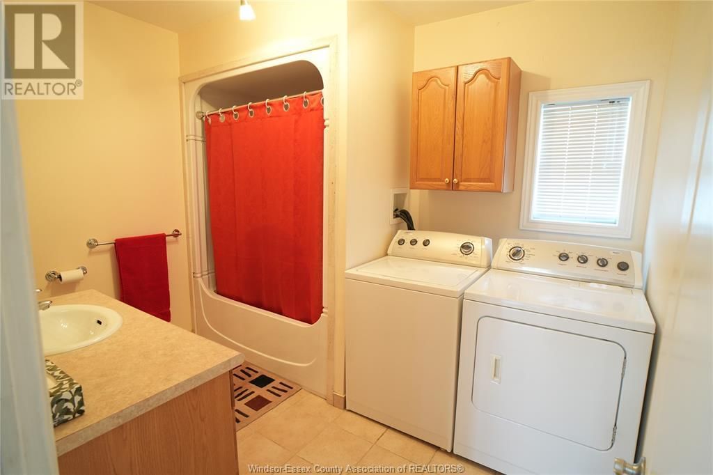 UPPER - 907 GLADSTONE Image 7
