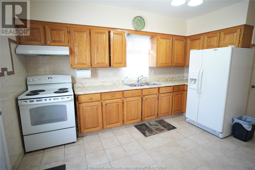 UPPER - 907 GLADSTONE Image 9