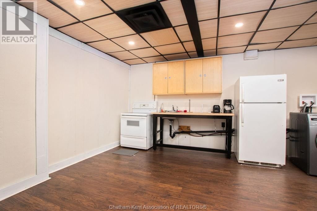 469 PELISSIER AVENUE Image 13