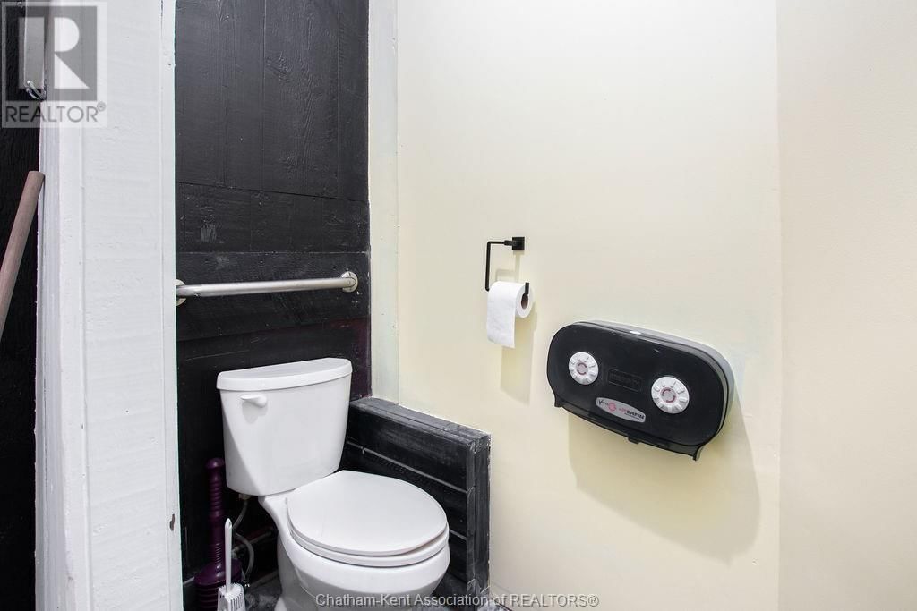 469 PELISSIER AVENUE Image 15