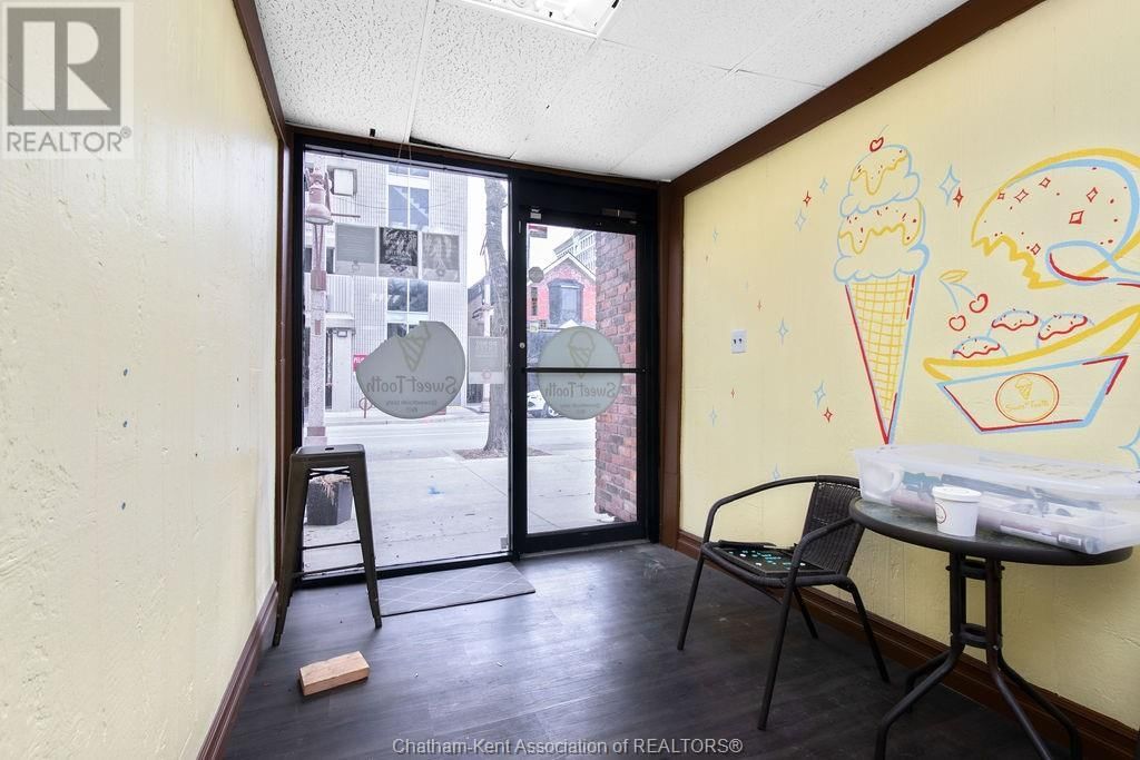 469 PELISSIER AVENUE Image 17
