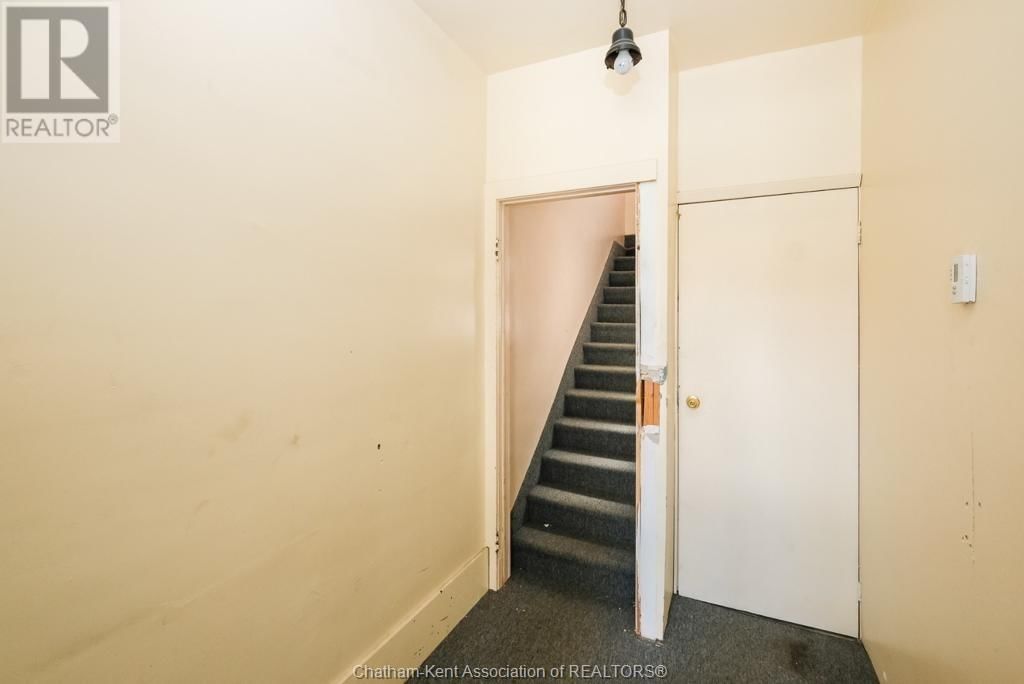 469 PELISSIER AVENUE Image 27