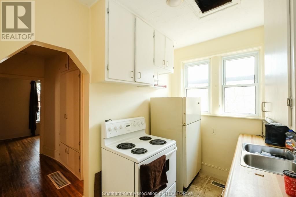 469 PELISSIER AVENUE Image 28