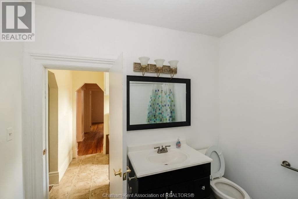 469 PELISSIER AVENUE Image 29