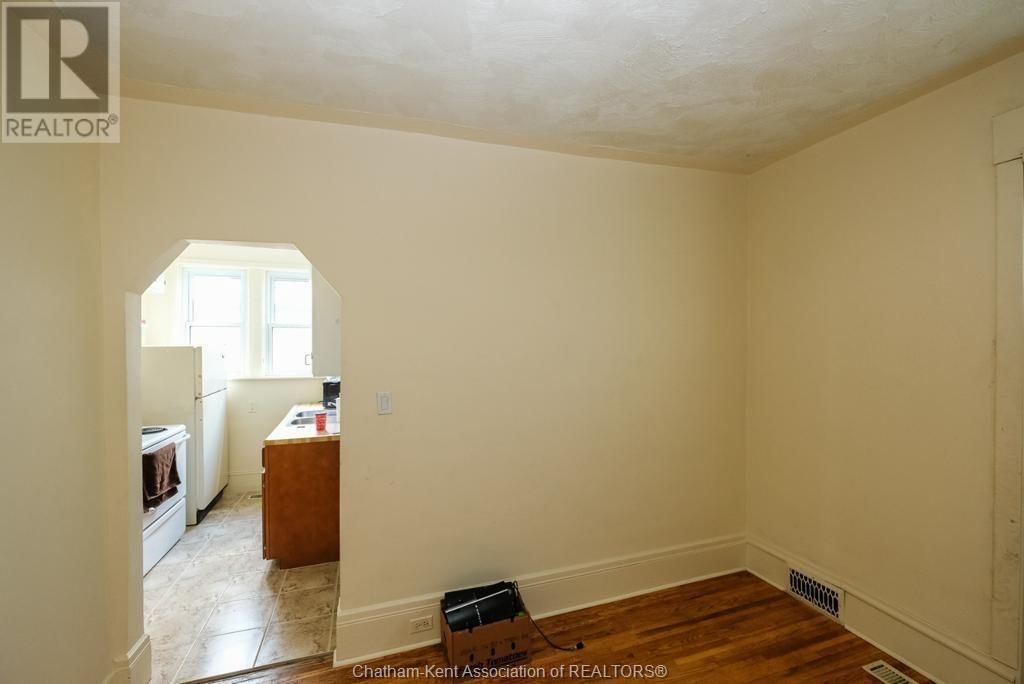 469 PELISSIER AVENUE Image 30