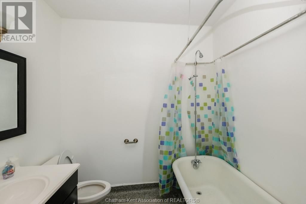 469 PELISSIER AVENUE Image 31