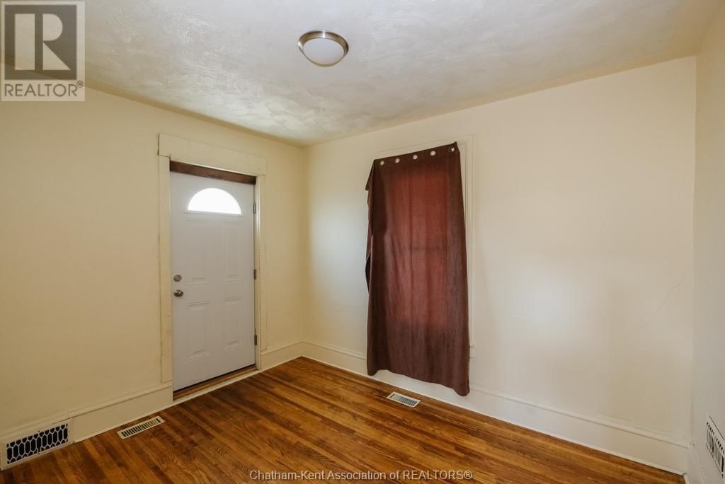 469 PELISSIER AVENUE Image 32