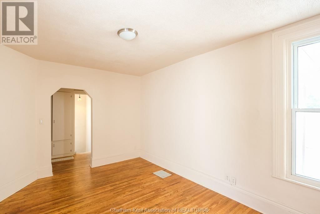 469 PELISSIER AVENUE Image 33