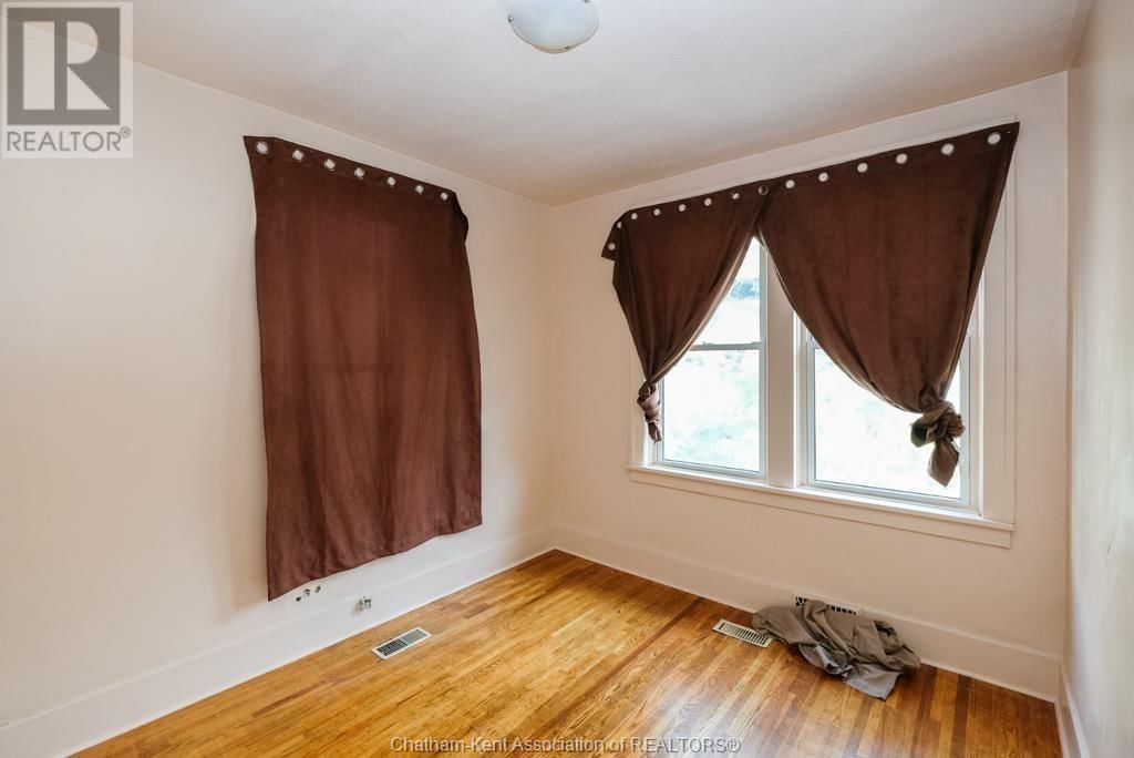 469 PELISSIER AVENUE Image 34