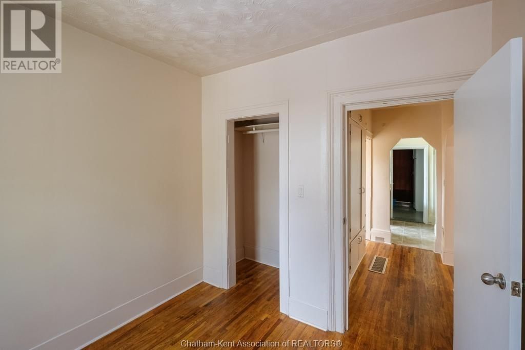 469 PELISSIER AVENUE Image 36