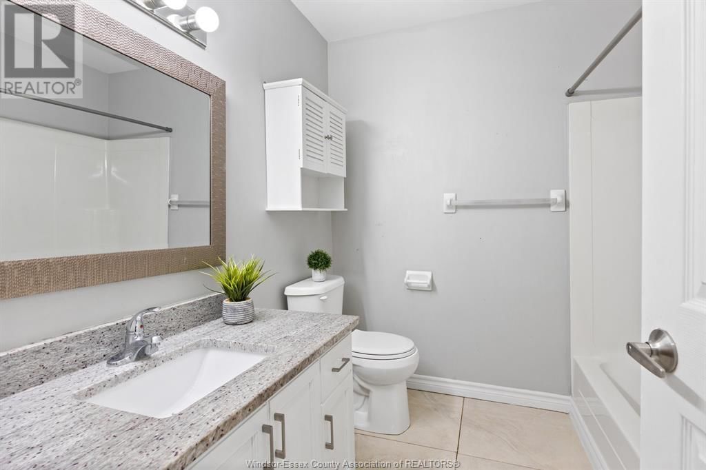 724 CABANA EAST Image 17