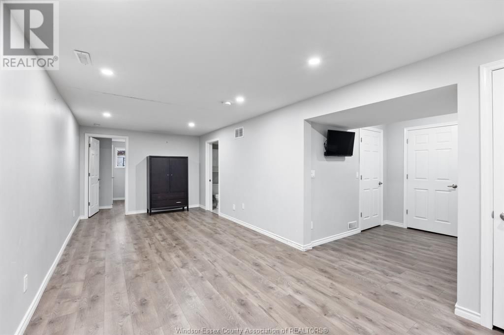 724 CABANA EAST Image 22