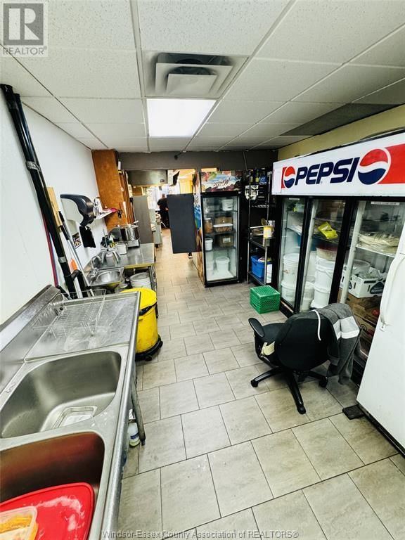 2130 WYANDOTTE STREET WEST Image 12