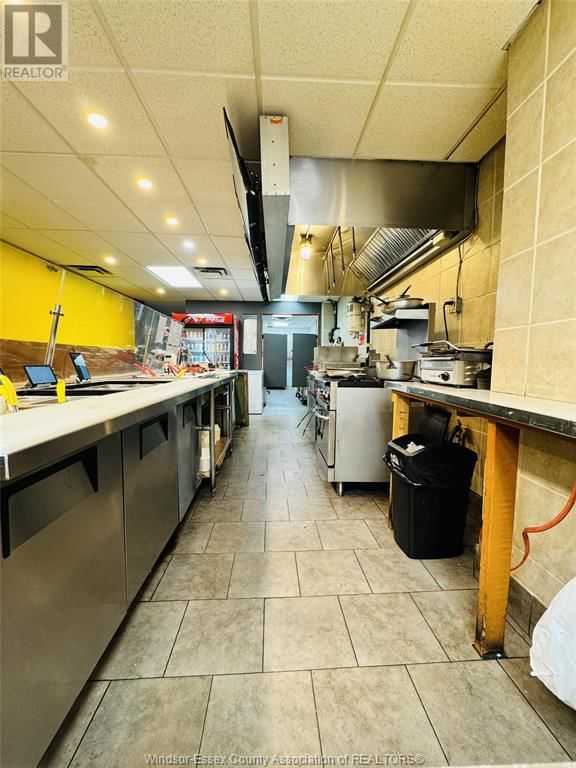 2130 WYANDOTTE STREET WEST Image 15