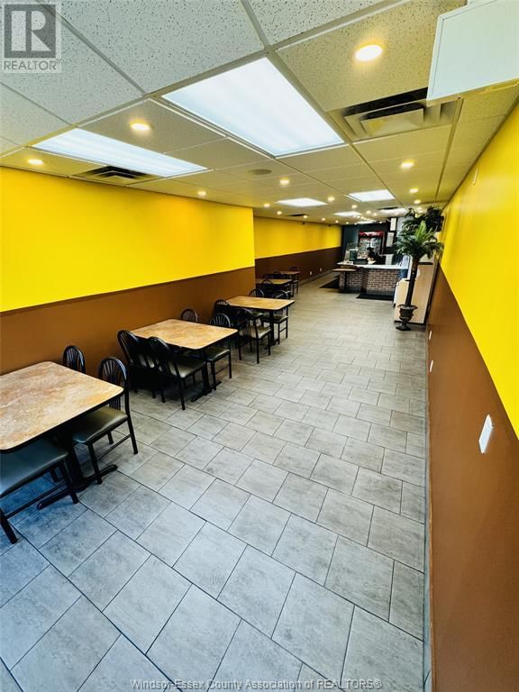 2130 WYANDOTTE STREET WEST Image 2