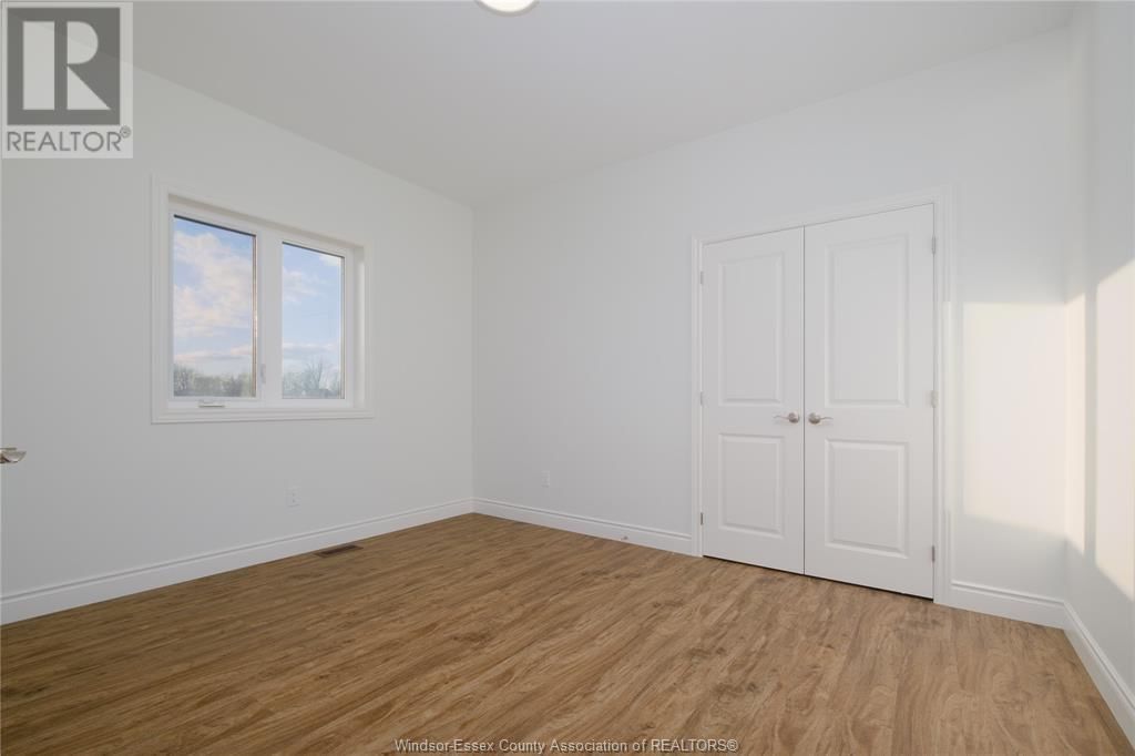 UPPER (A) - 166 MCLELLAN AVENUE Image 10