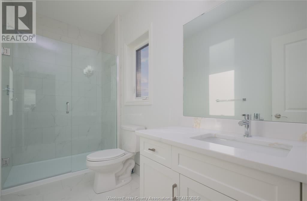 UPPER (A) - 166 MCLELLAN AVENUE Image 11