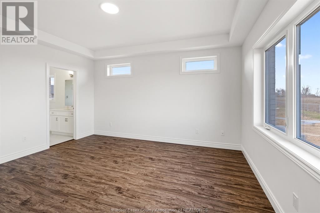 UPPER (A) - 166 MCLELLAN AVENUE Image 13