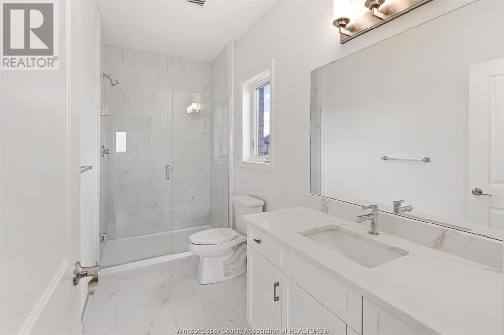 UPPER (A) - 166 MCLELLAN AVENUE Image 15