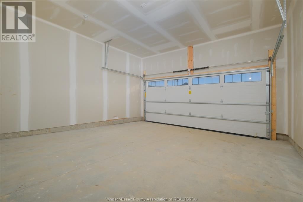 UPPER (A) - 166 MCLELLAN AVENUE Image 18